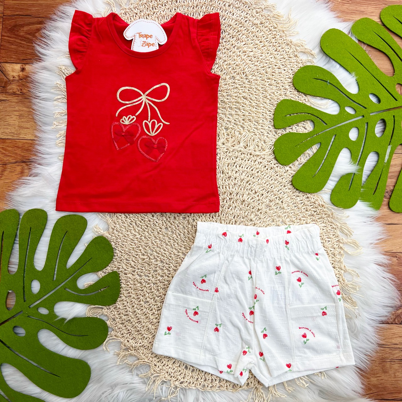 Conj. Blusa Laço e Short Flores de Corações com Mini Bolsos - Vermelho